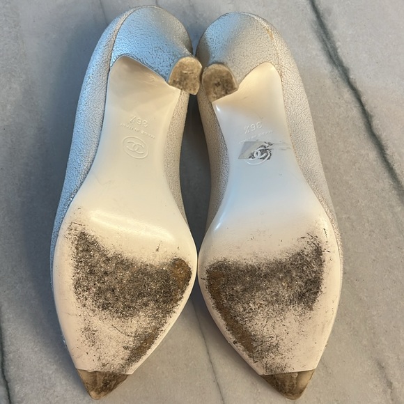 CHANEL 2014 White Crackled Leather CC Logo Pumps Sz 36.5 - Picture 6 of 7